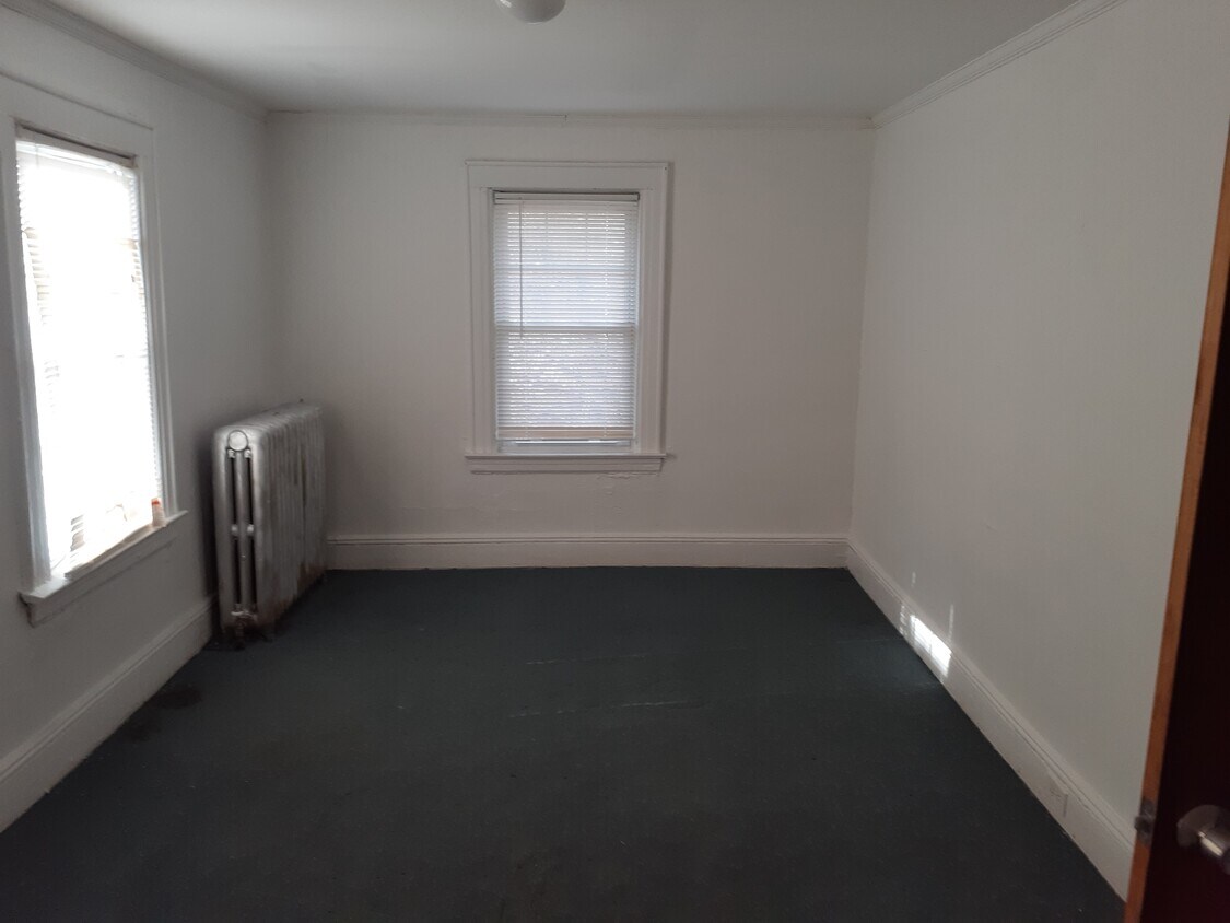 FRONT ROOM - 21911 144th Ave