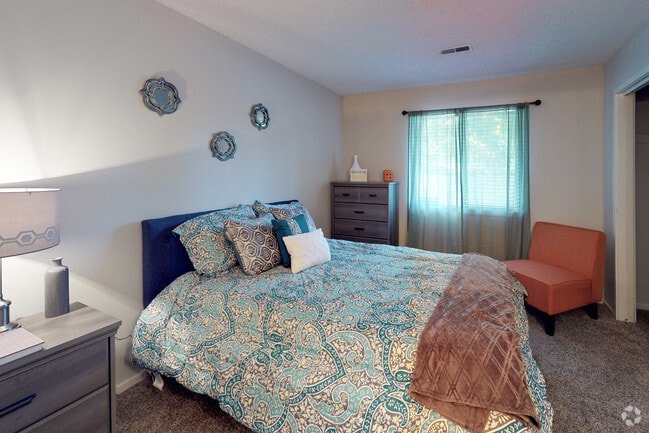 2BR, 2BA - 900 SF - Plantation Flats Apartment Homes