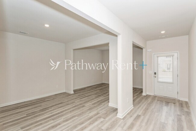 Foto del edificio - 646 Mackenzie Cv