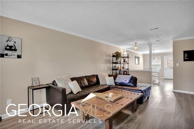 Building Photo - 205 Winding River Dr