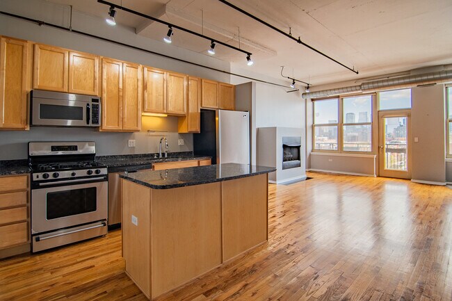 Building Photo - 6 S Laflin St