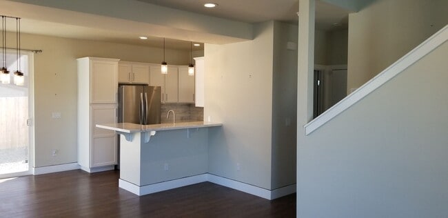 Building Photo - Newer Contemporay Home in Midtown