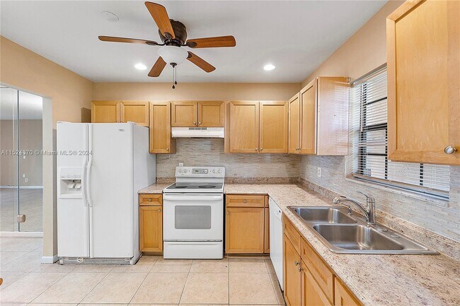Building Photo - 3361 NW 85th Ave