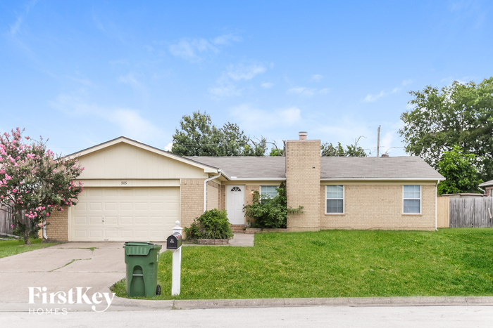 Foto principal - 505 S Waxahachie St