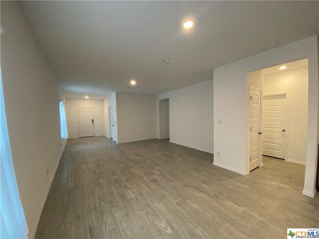 Building Photo - 134 Canopy Oak Rd