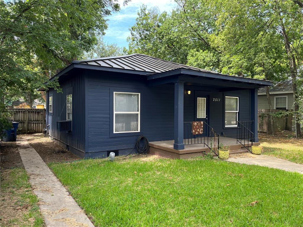 Foto principal - 2511 E Cesar Chavez St