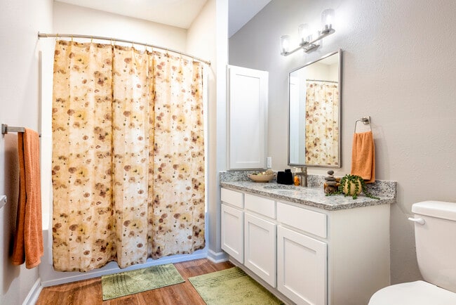 Bathroom.jpg - The Bloom at Windermere