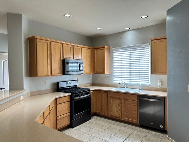 Foto del edificio - Price just Reduced ! Beautiful Home on a C...