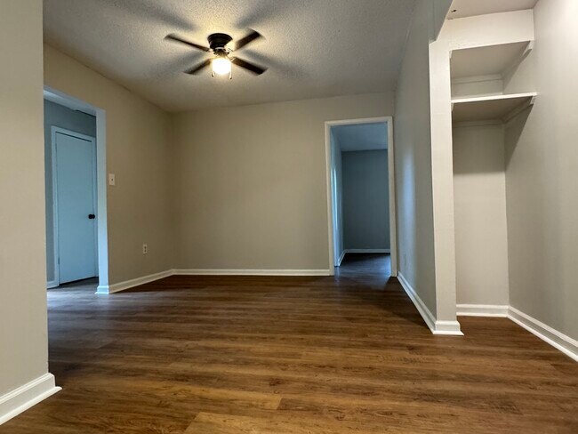 Foto del edificio - 2890 Kelly Rd