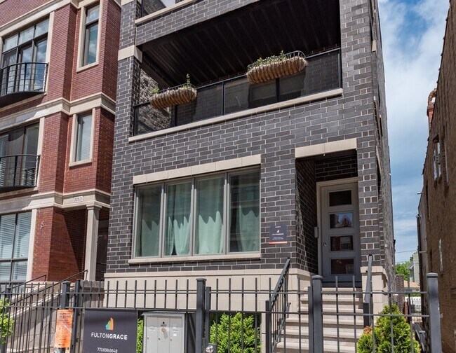 Building Photo - 3049 N Clybourn Ave