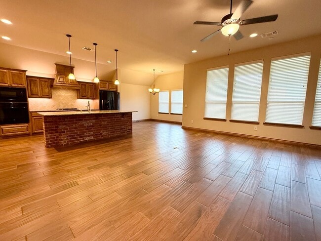 Building Photo - 706 Sedona Dr