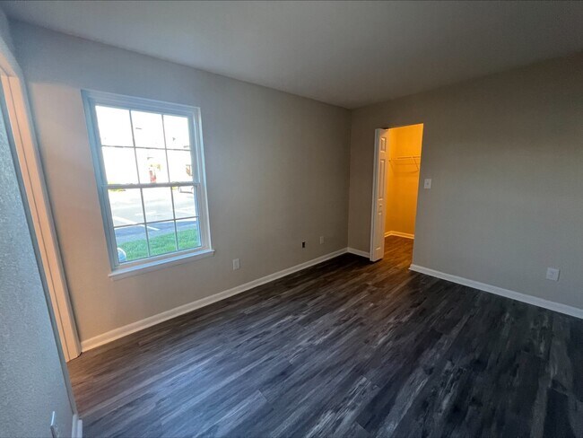Building Photo - 5677 Landfall Dr