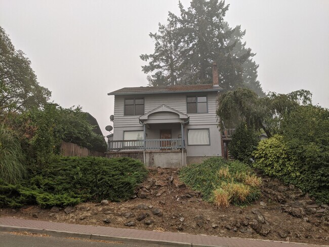 Front on Leonard St. - 59 View Ct