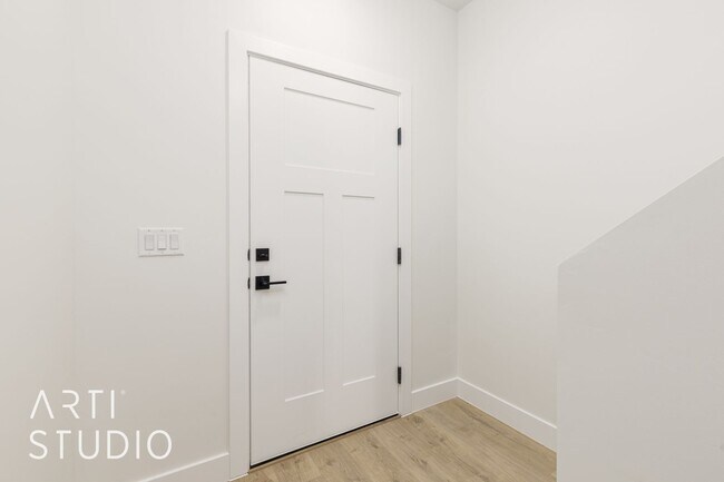 Foto del edificio - Brand New 3 Bed, 2.5 Bath, 2-Car Garage in...