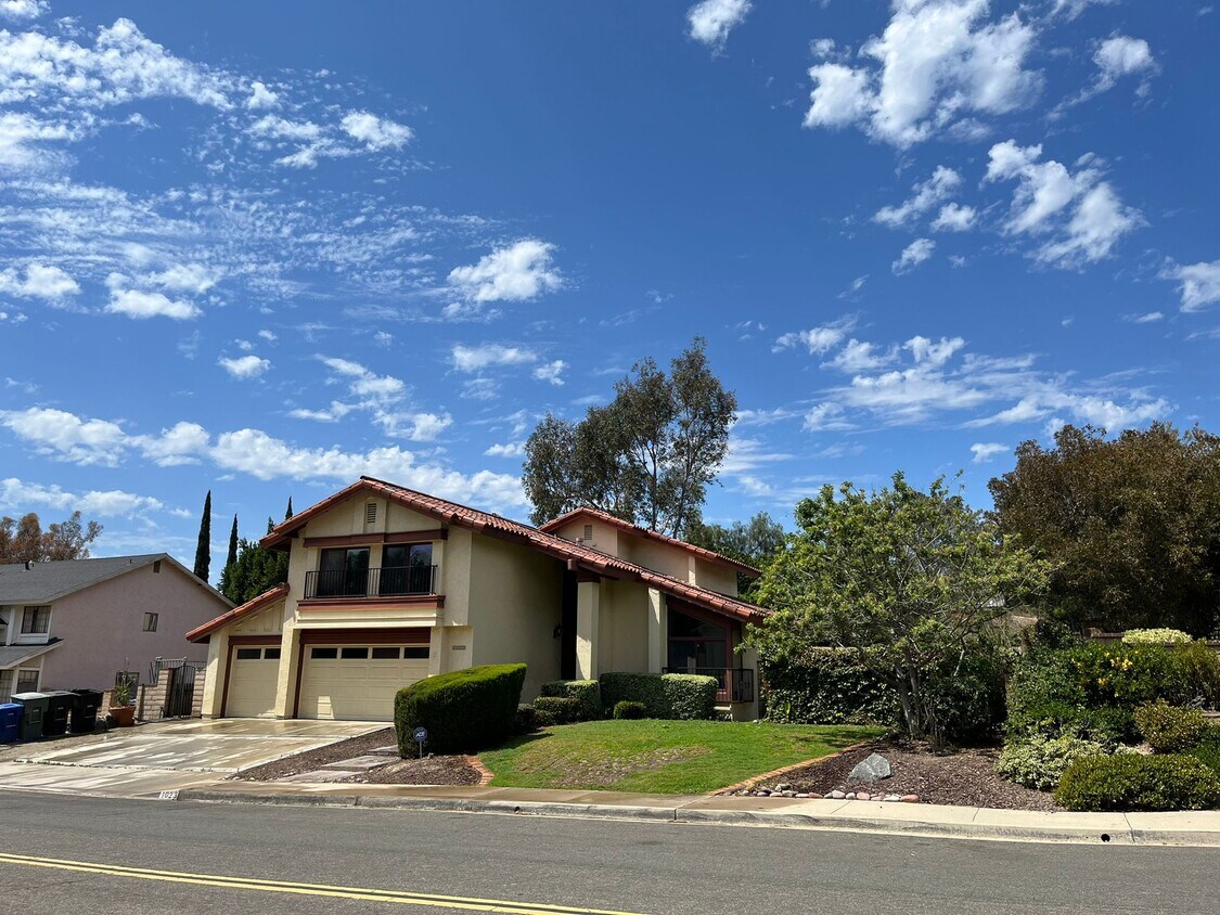 Primary Photo - 1023 Surrey Dr