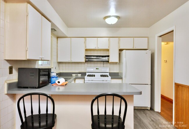 Building Photo - 8807 Tavistock Dr