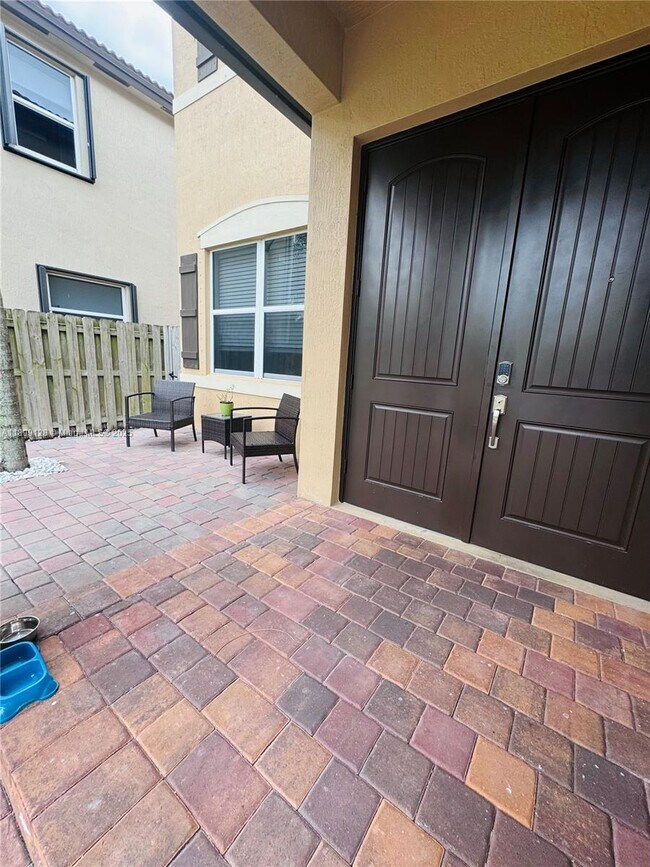 Building Photo - 25001 SW 118 Ct