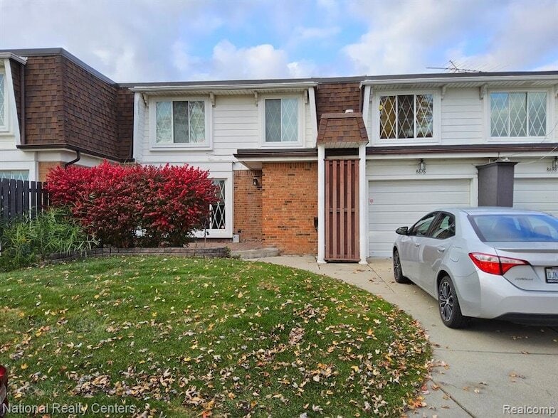 Foto principal - 8676 Community Blvd