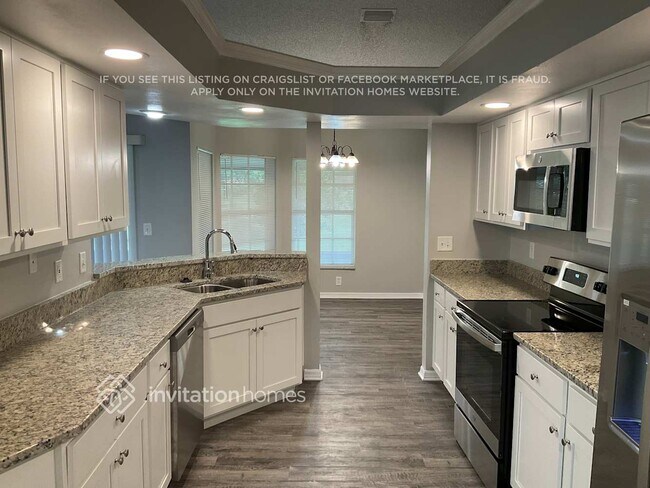 Building Photo - 826 Walsingham Way