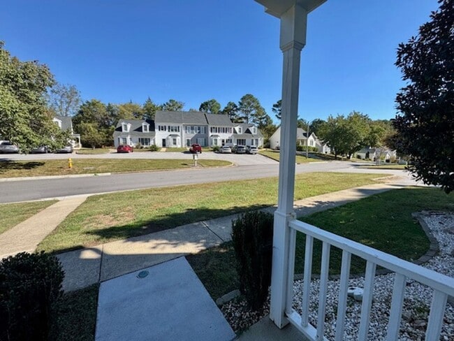 Building Photo - Elegant 2-Story Townhome with Sunroom & Luxury ensuite!