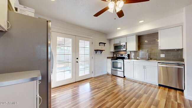 Foto del edificio - 830 E Orchid Ln