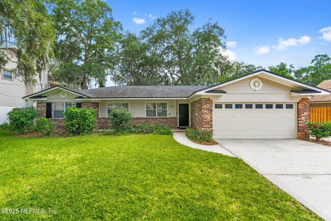 Building Photo - 1734 Hammock Cir W