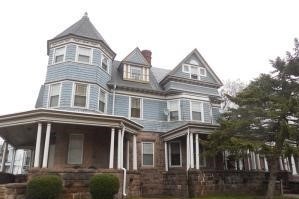 Primary Photo - 738 W State St