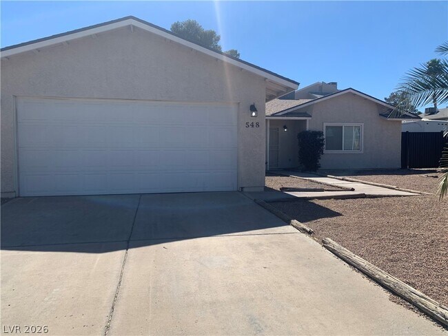 Foto del edificio - 548 Zuber Ave