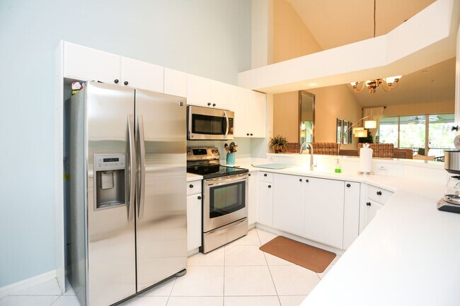 Foto del edificio - ***FULLY FURNISHED ANNUAL***LELY RESORT***2 BEDS+DEN/2BATH***BEAUTIFUL SEASONAL***