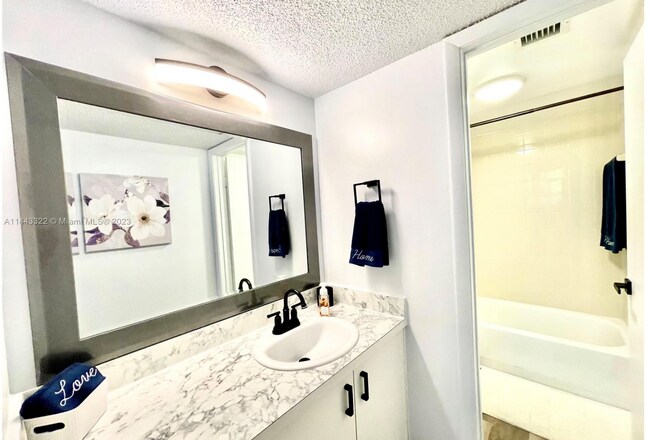 Foto del edificio - 7451 NW 16th St