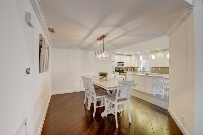 Building Photo - 5075 Marina Cir