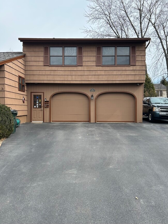 Building Photo - 325 Porter St