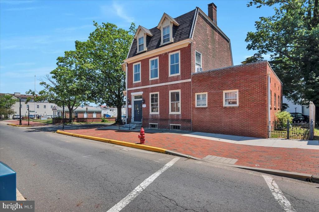 Primary Photo - 34 W Broad St