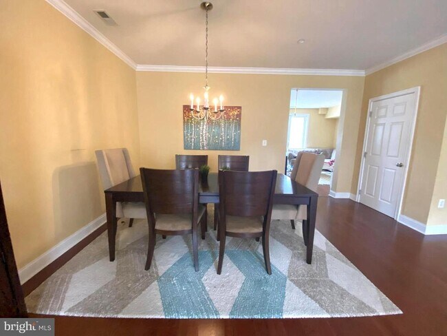 Building Photo - 303 Admirals Way