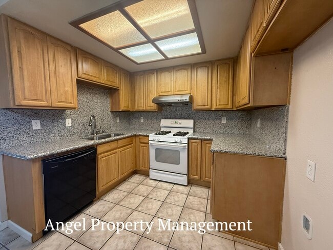 Building Photo - 6557 37th Ave