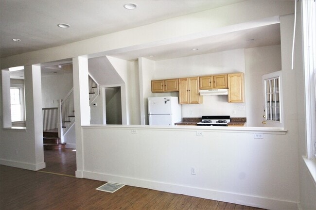 Building Photo - 302 E University Pkwy