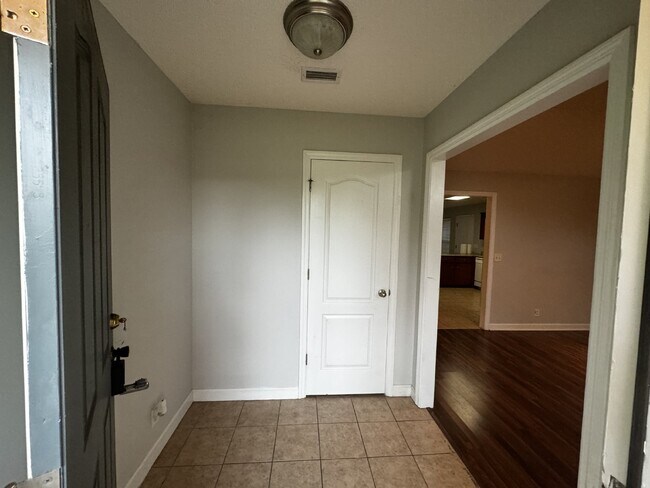 Foto del edificio - House for Rent