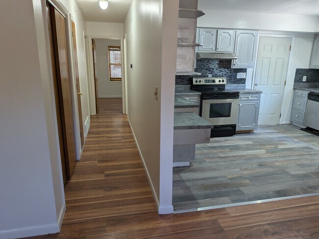 Foto del edificio - 1038 W Maple Ave S