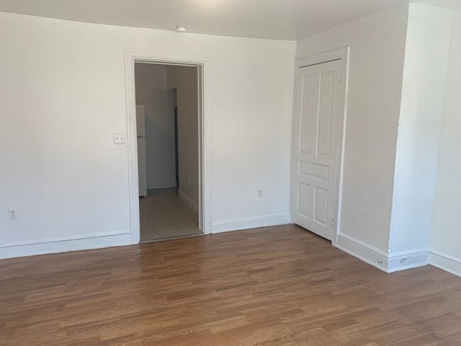 Building Photo - 3 bedroom South end of York City
