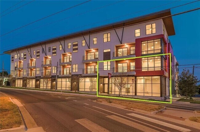 Building Photo - 2213 Poquito St