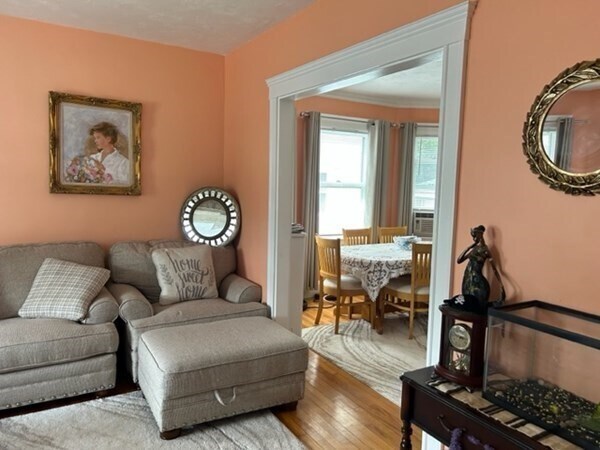 Foto del edificio - 155 Manthorne Rd