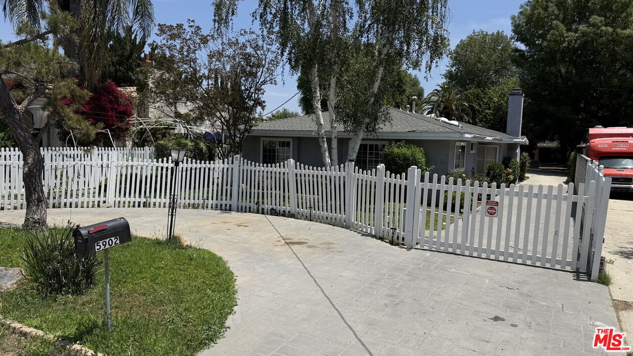 Primary Photo - 5902 Calvin Ave