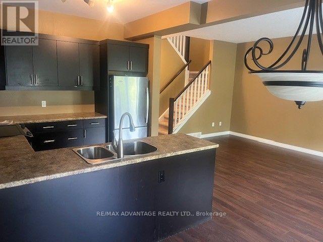 Photo du bâtiment - 112 N Centre Rd