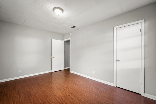 Foto del edificio - 1831 Lambert St