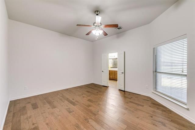 Foto del edificio - 1802 Sanderlain Ln