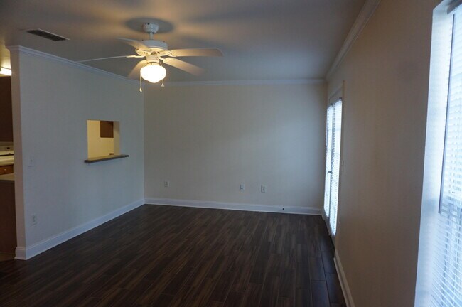 Foto del edificio - 519 Wingspan Way