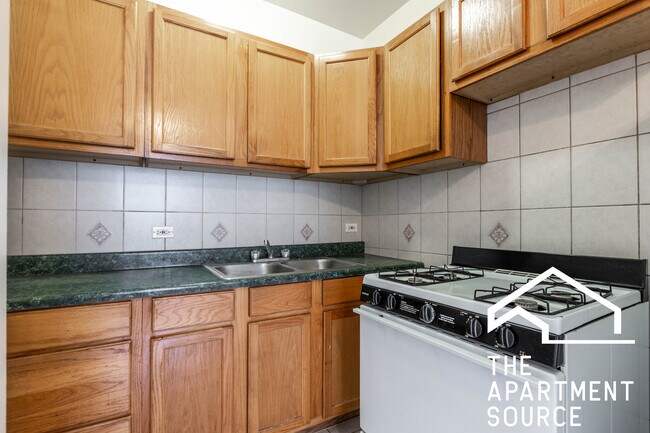 Building Photo - 7462 N Ashland Ave