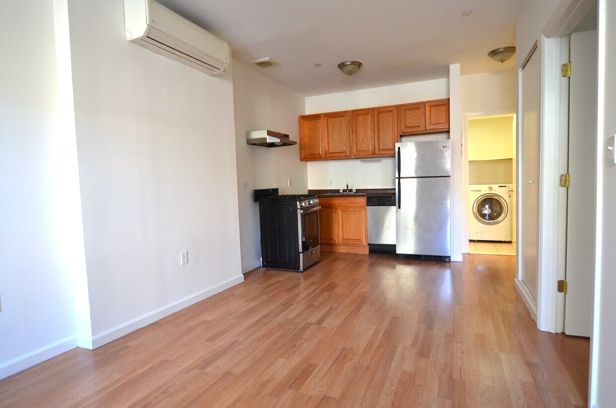 Primary Photo - 261 W 126th St