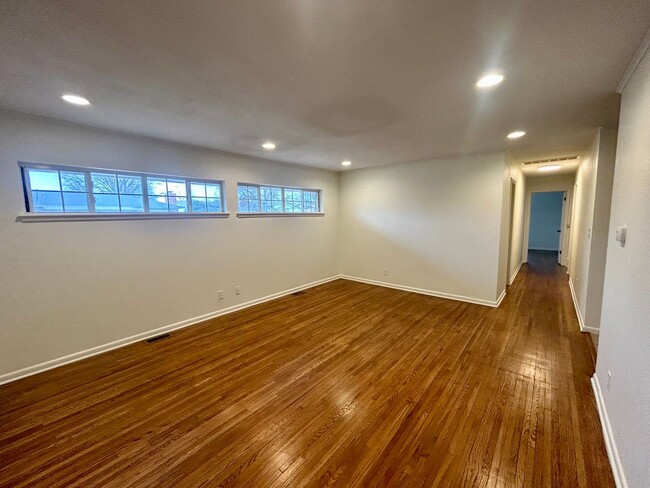 Foto del edificio - Beautiful updated Midtown home in the love...