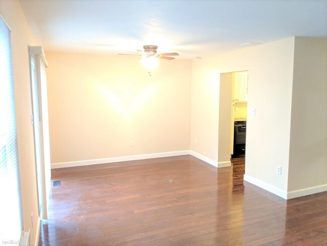 Building Photo - 3 br, 3.5 bath Townhome - 113 Kestrel Ct